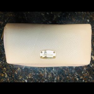 MichaelKors Zip Around Leather Wallet BISQUE